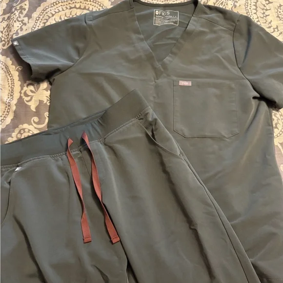 Figs Scrub Set Collection - Picture 6 of 9